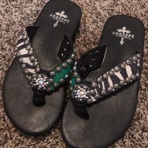 Crossed by gypsy soul flip flops